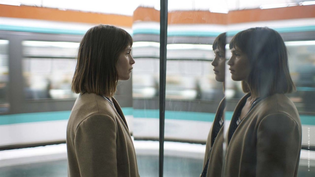 Une femme heureuse : tristesse bancale